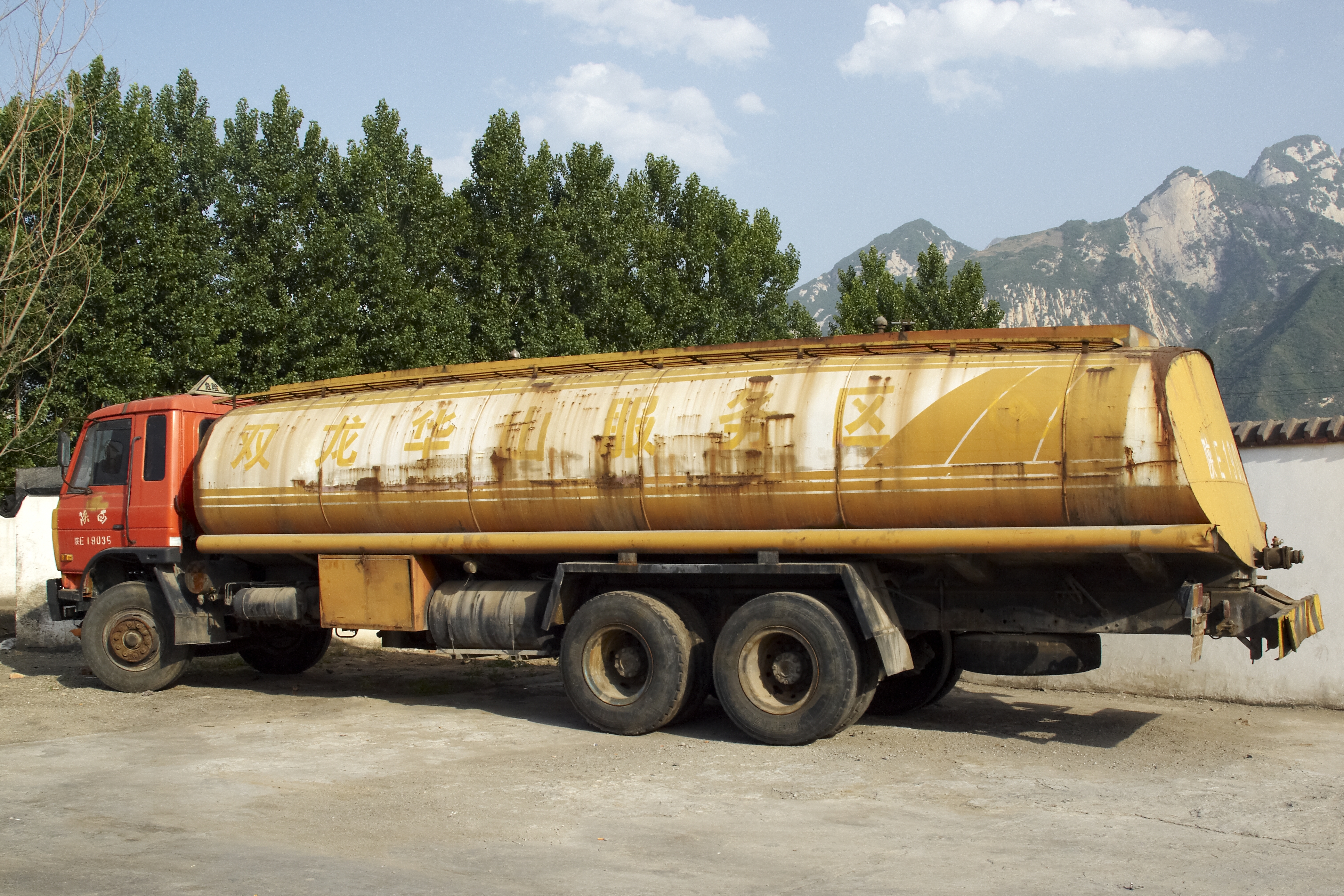 Chinese tank truck