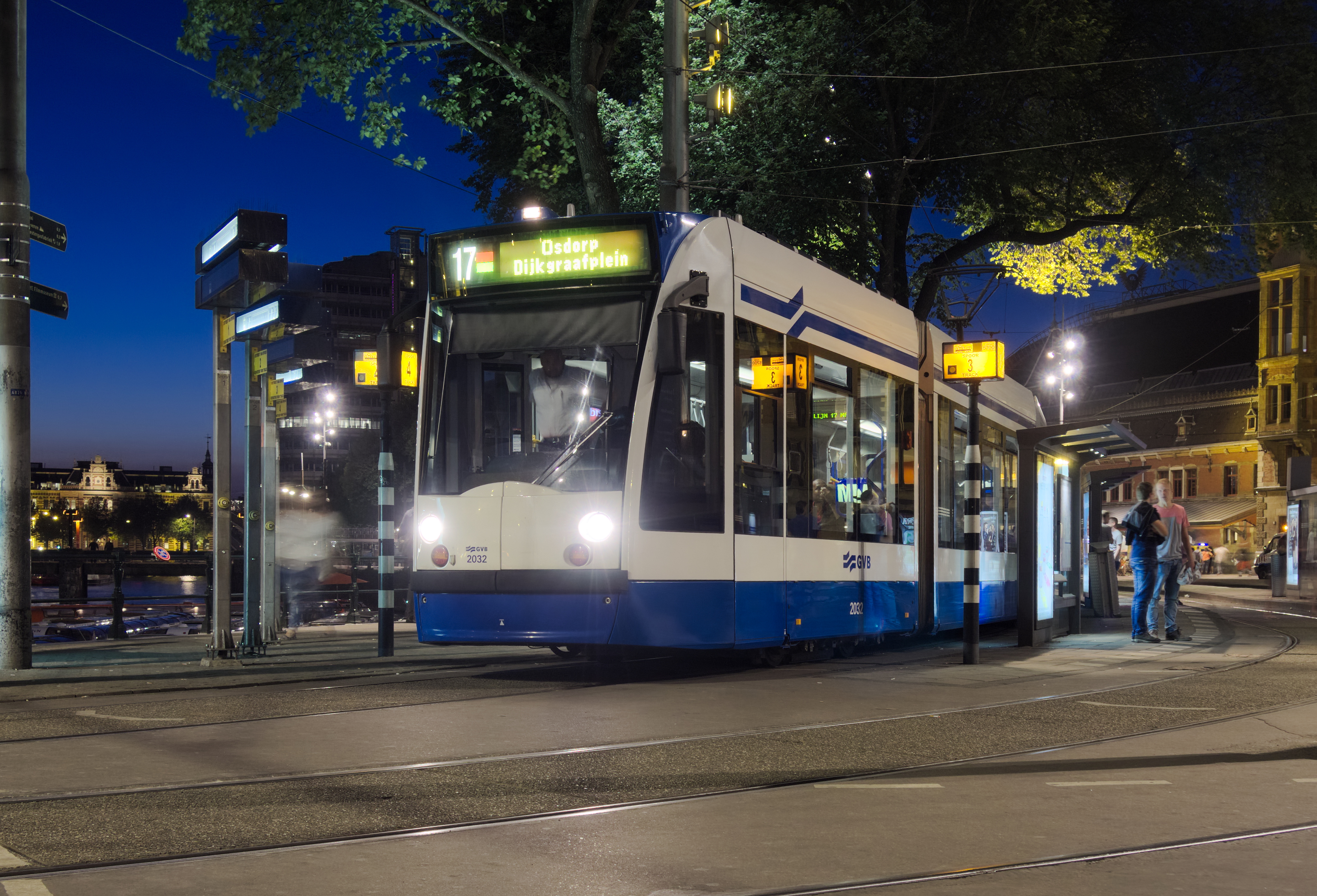 Combino tram, Amsterdam Centraal 2157