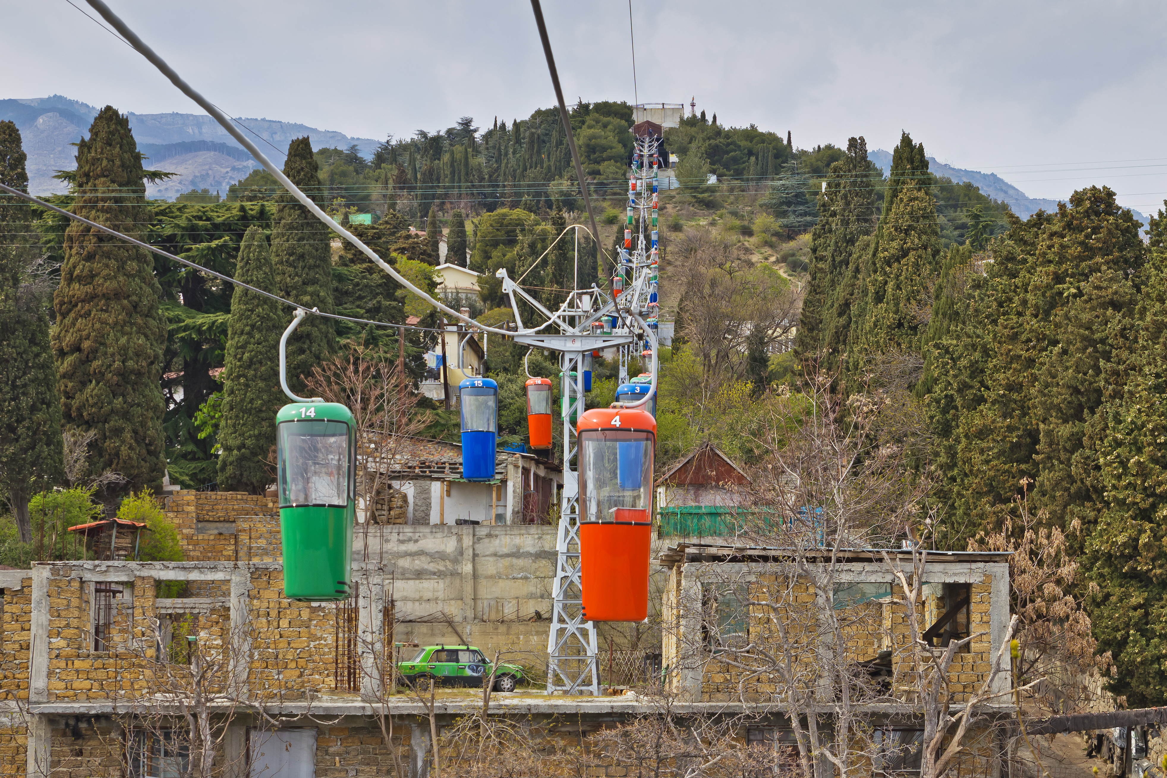 Crimea South Coast 04-14 img04 Yalta city cableway