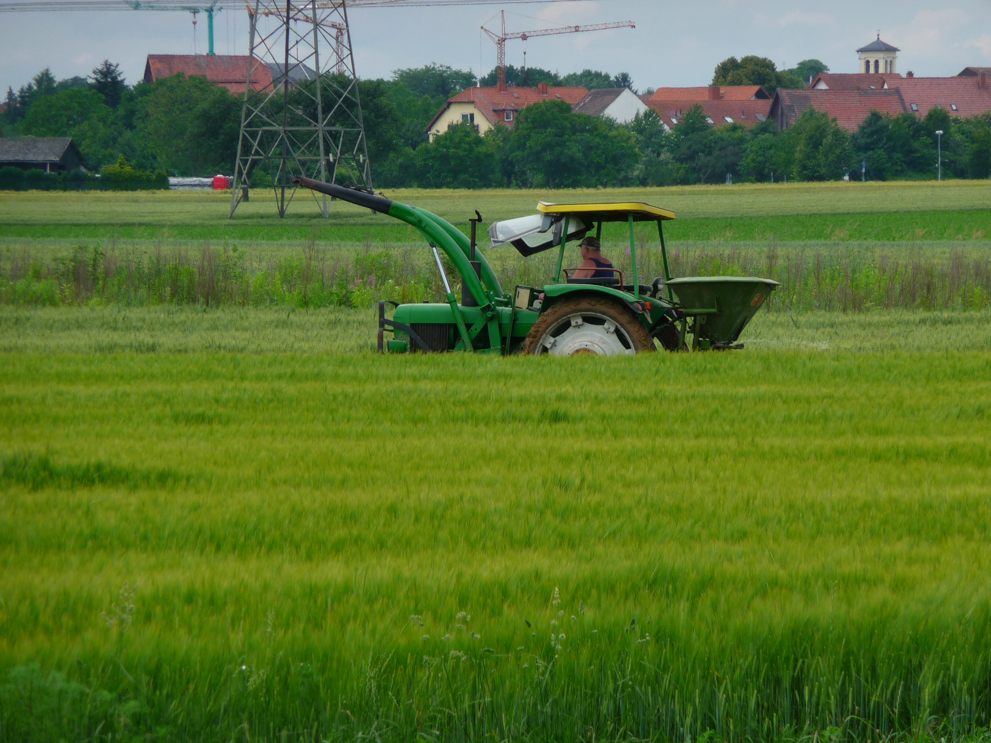 Feldarbeit mit Traktor
