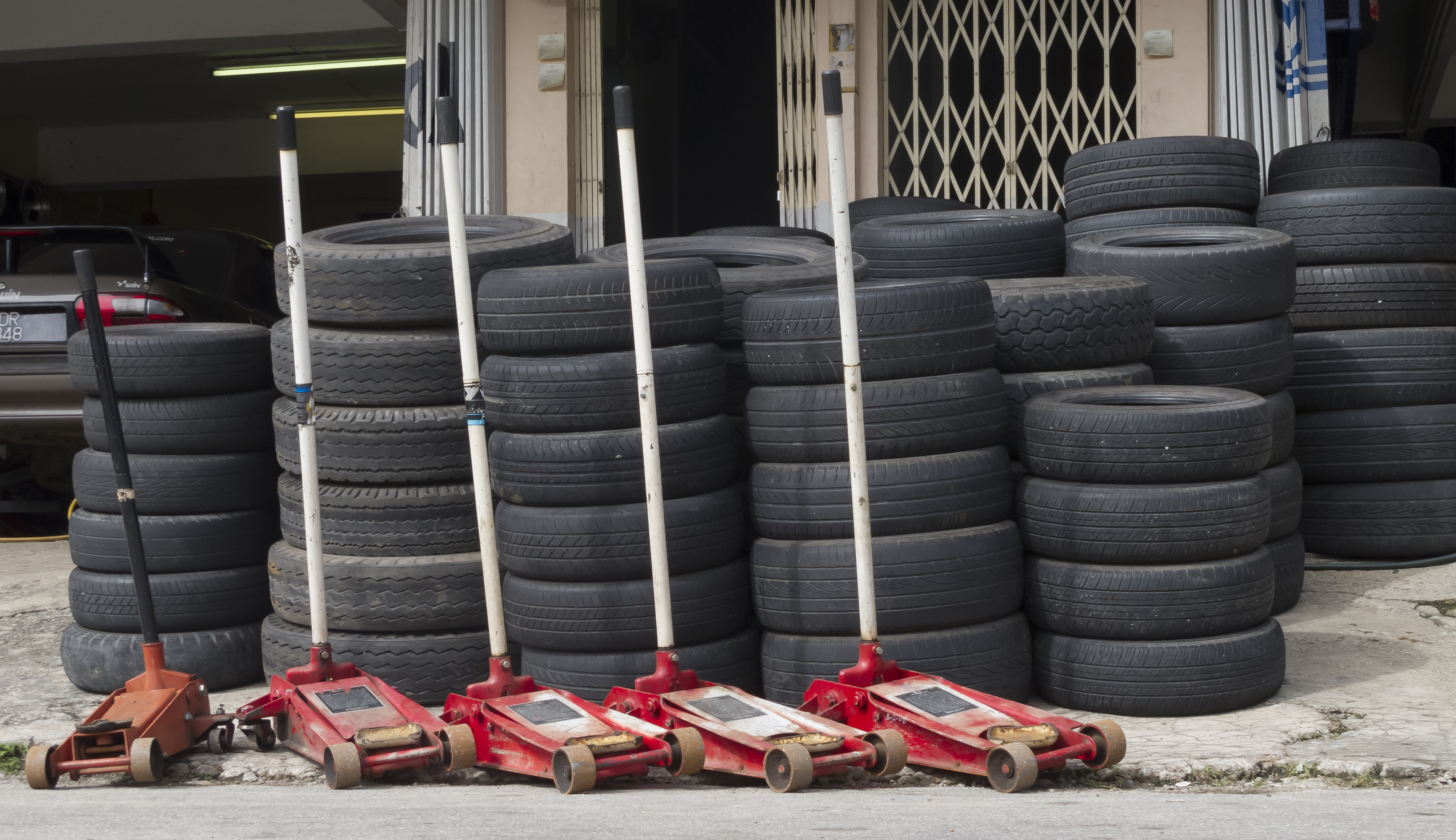 Gombak Malaysia Tyre-repair-shop-01