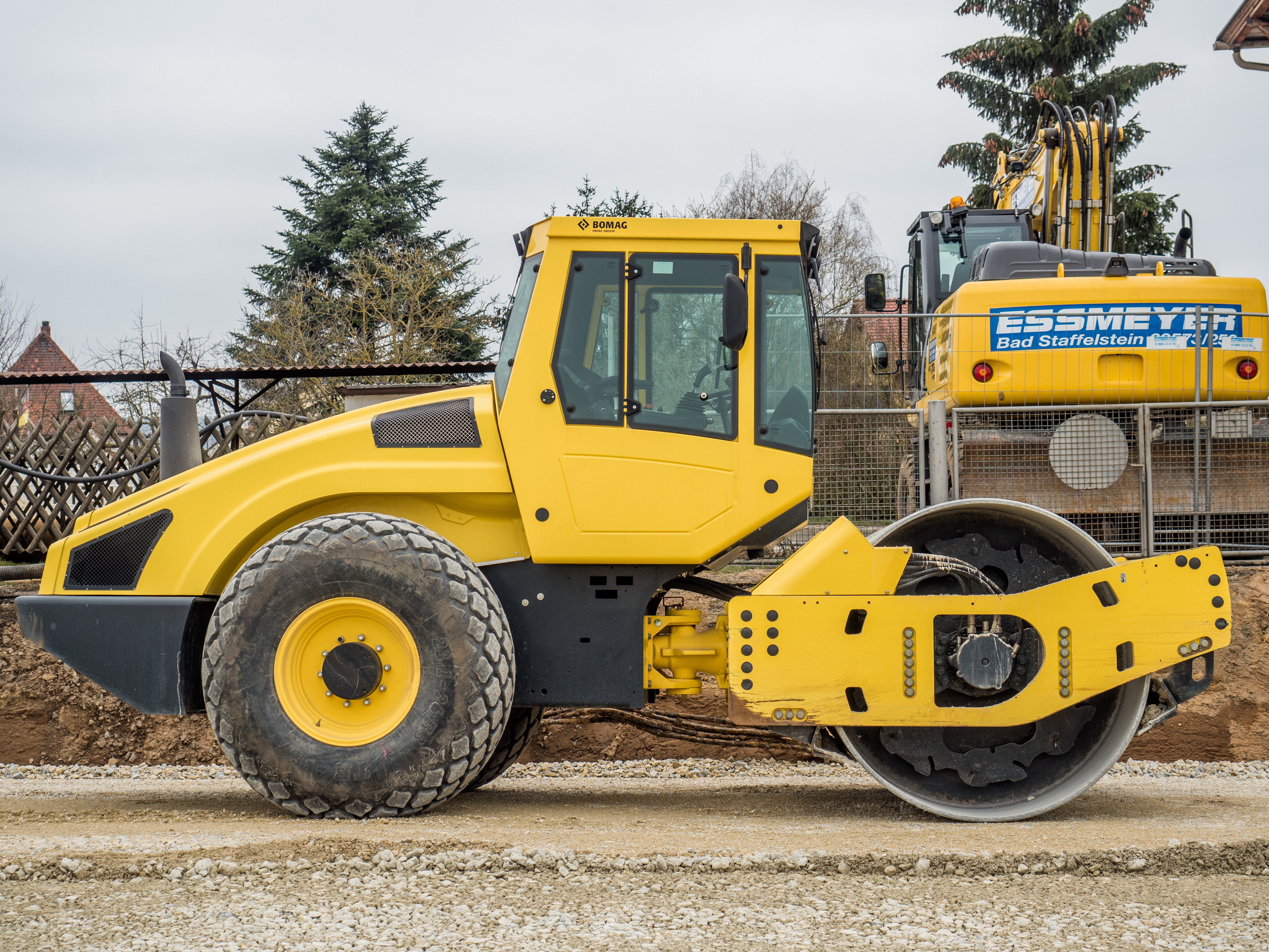 ICE-Baustelle-BOMAG-roadroller-P3209764