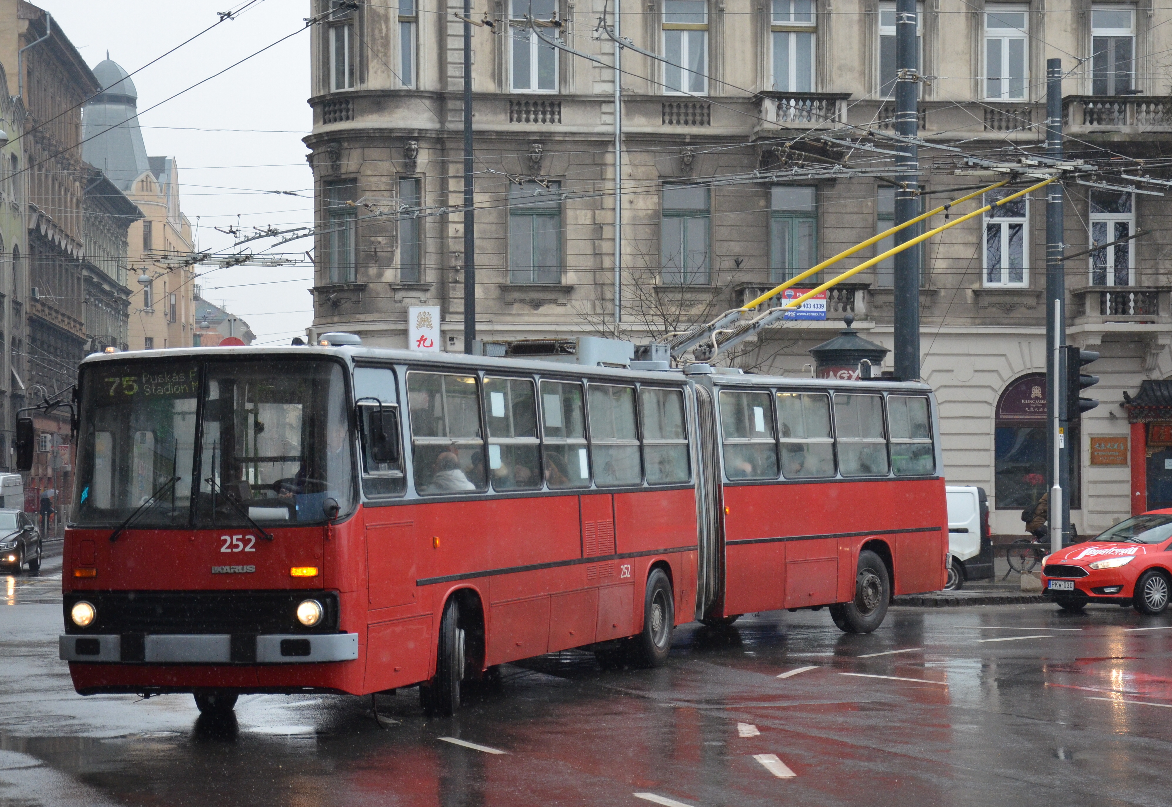Ikarus 280T - Budapest Ötvenhatosok tere