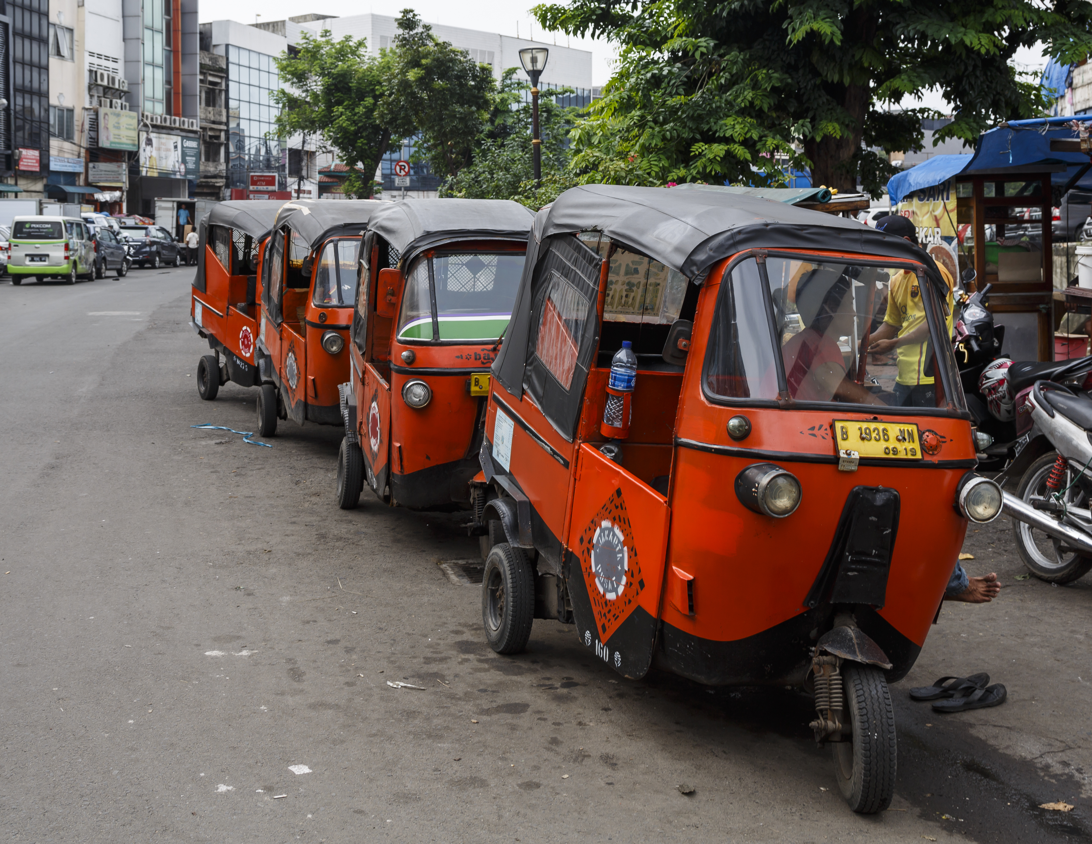 Jakarta Indonesia Bajaj-in-Glodok-01