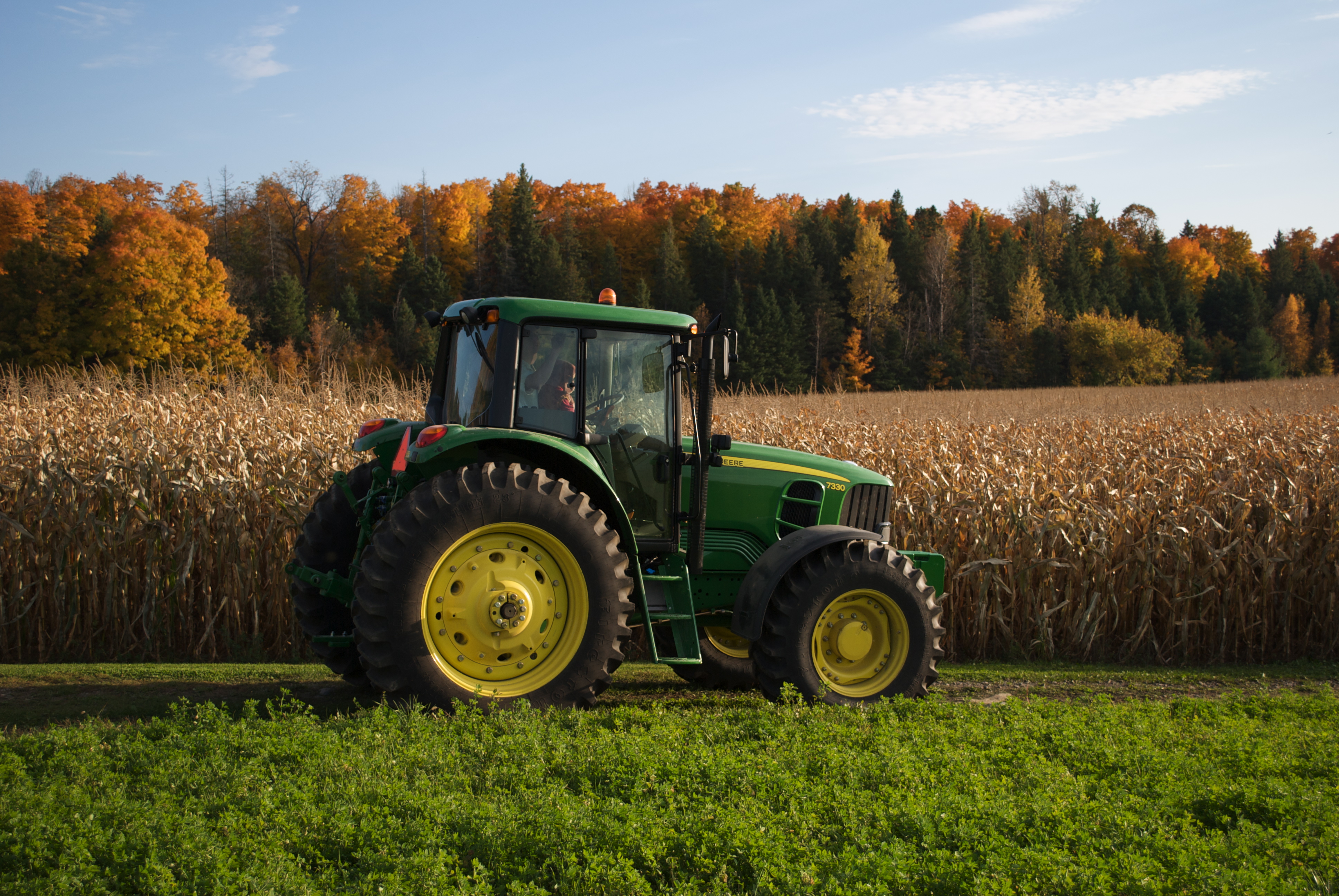 John Deere 7330 2