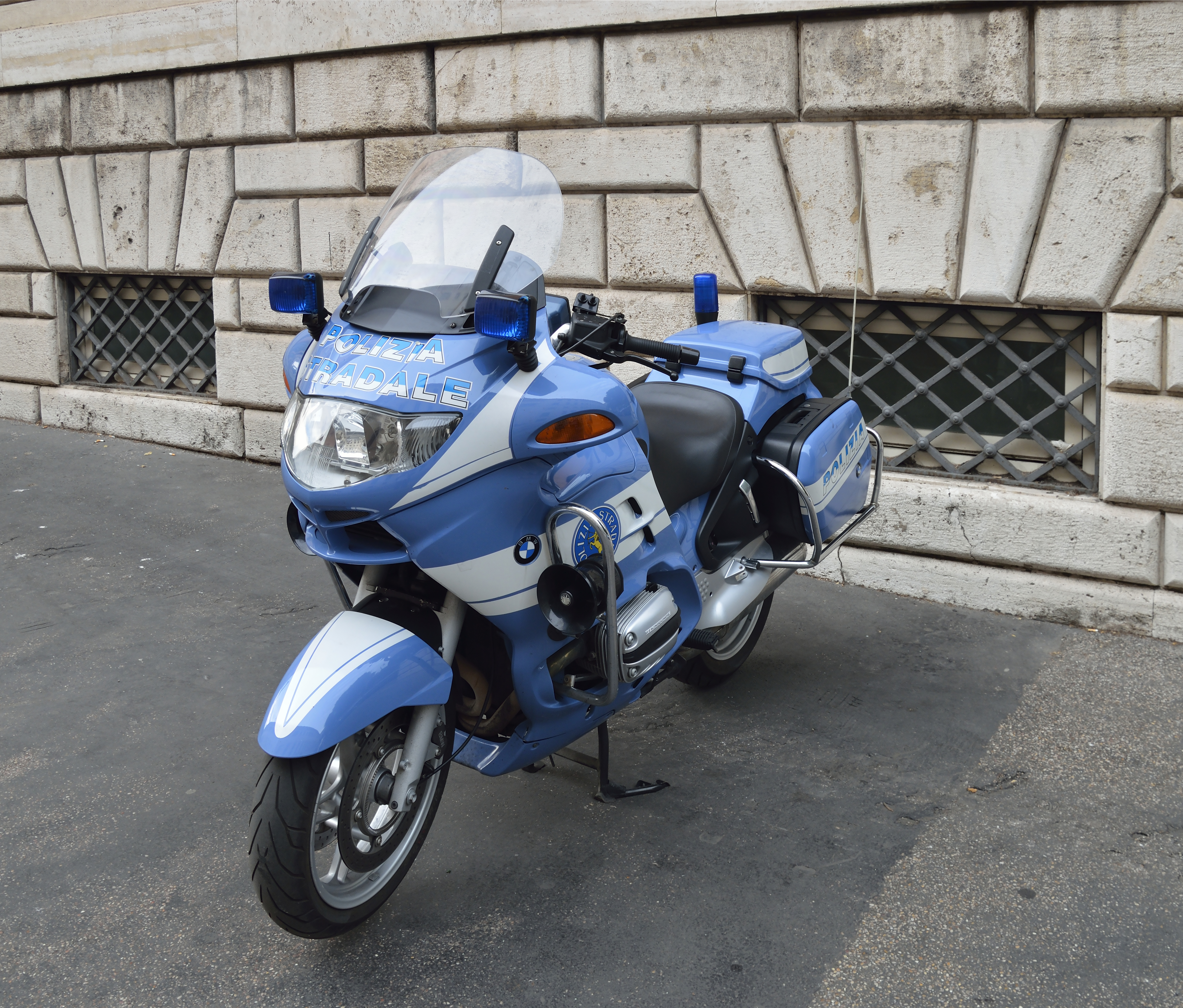 Motorcycle BMW R1150rt of italian police