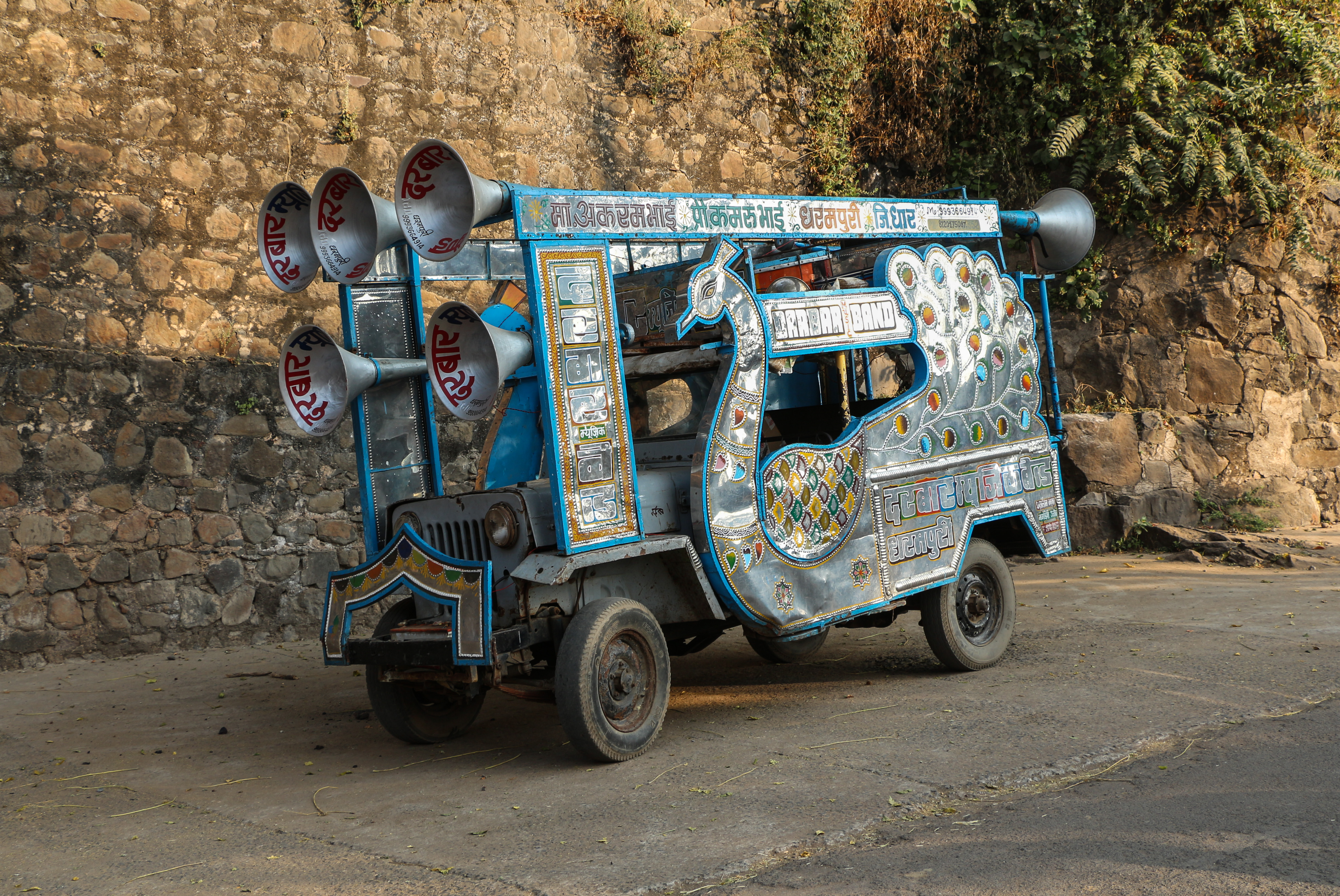 Music band vehicle in Maheshwar
