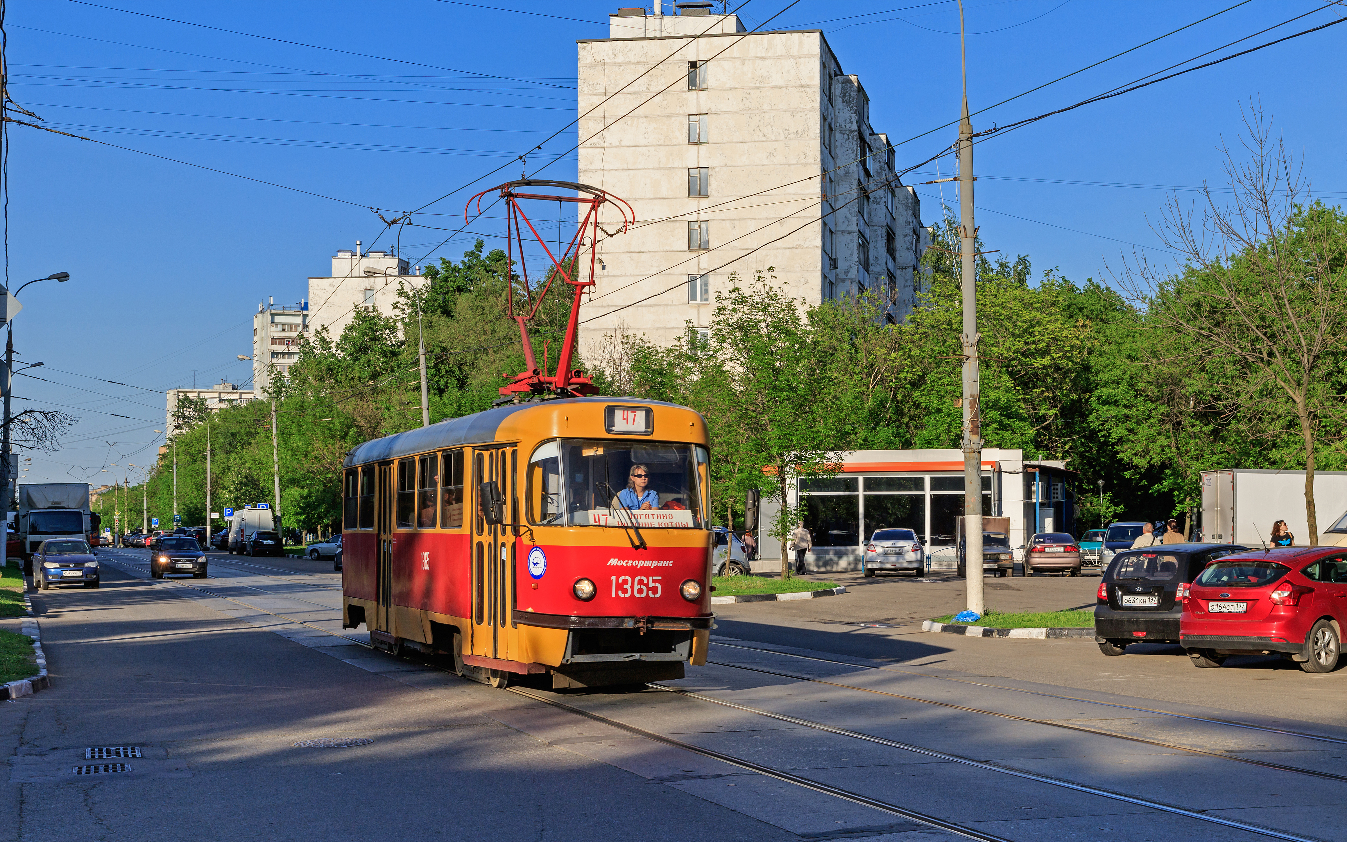 Nagatinsky Zaton SudostroitelnayaStreet with tram 05-2015