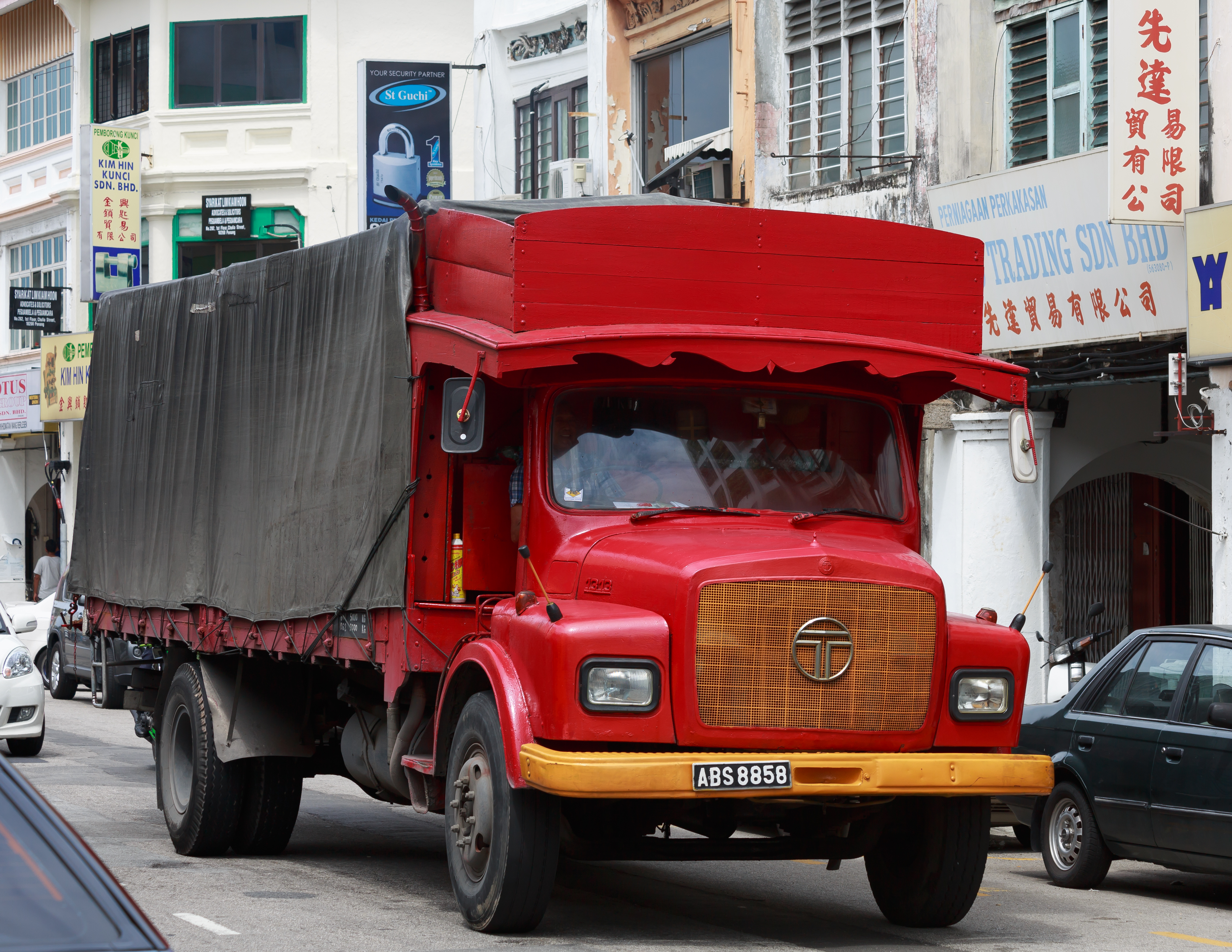 Penang Malaysia Truck-in-Georgetown-01