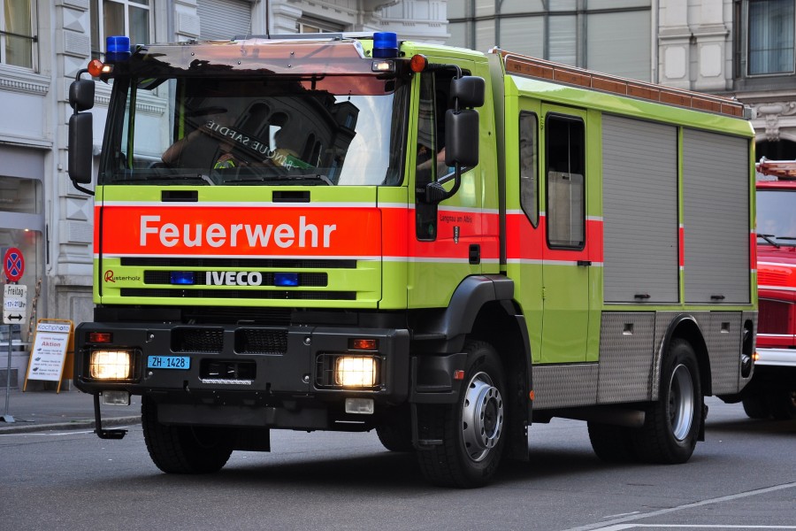 10 Jahre SRZ - Schutz & Rettung Zürich - 'Parade' - Feuerwehr Langnau am Albis 2011-05-13 20-36-18
