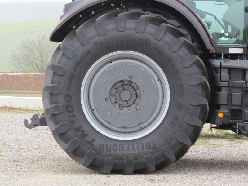 2018-11-09 (104) Trelleborg TM 900 710-75 R 42 tire of Massey Ferguson 8740 S in Wilhersdorf, Ober-Grafendorf, Austria