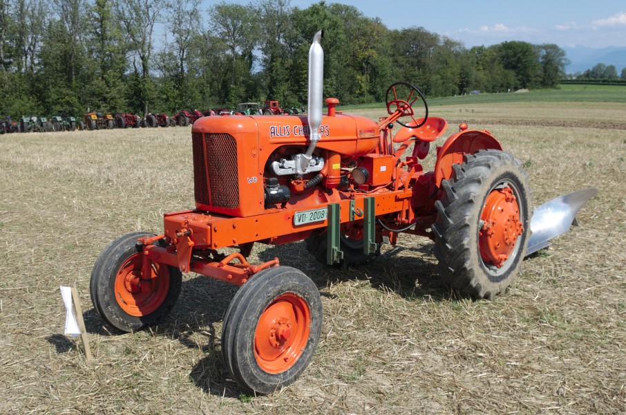 3ème Salon des tracteurs anciens - Moulin de Chiblins - 18082013 - Tracteur Allis-Chalmers WD - 1950 - gauche