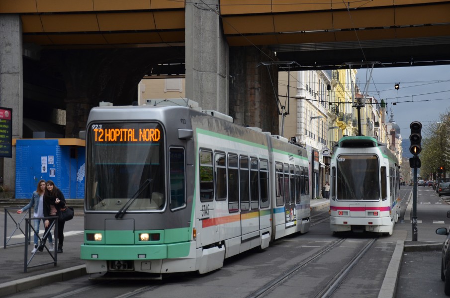 Alsthom Vevey Düwag n°923 + 929 Place Carnot STAS