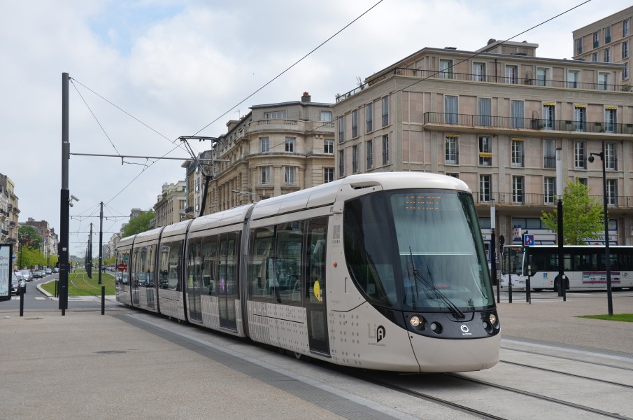 Alstom Citadis 302 n°010 LiA - Hôtel de Ville
