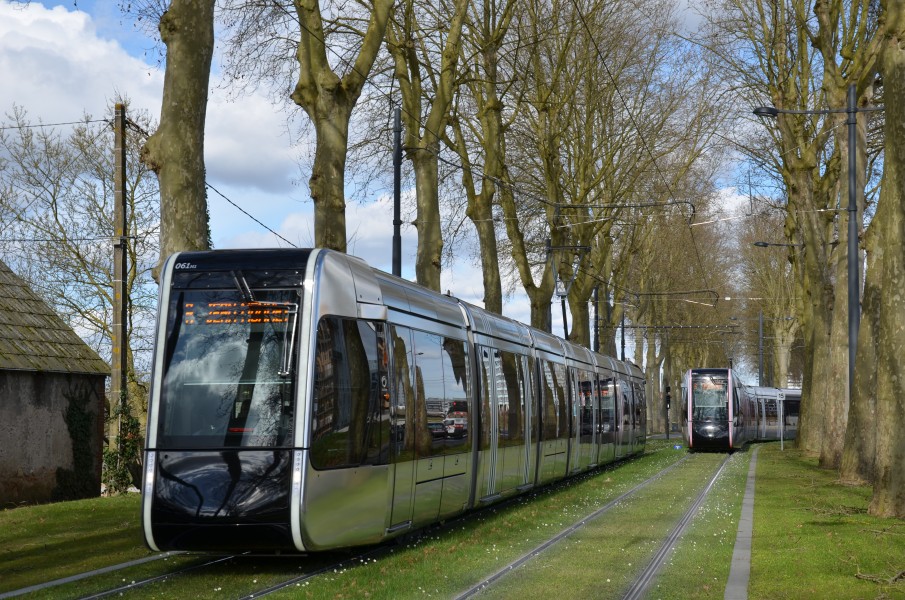 Alstom Citadis 402 n°061 + 056 FIL BLEU Pont Volant