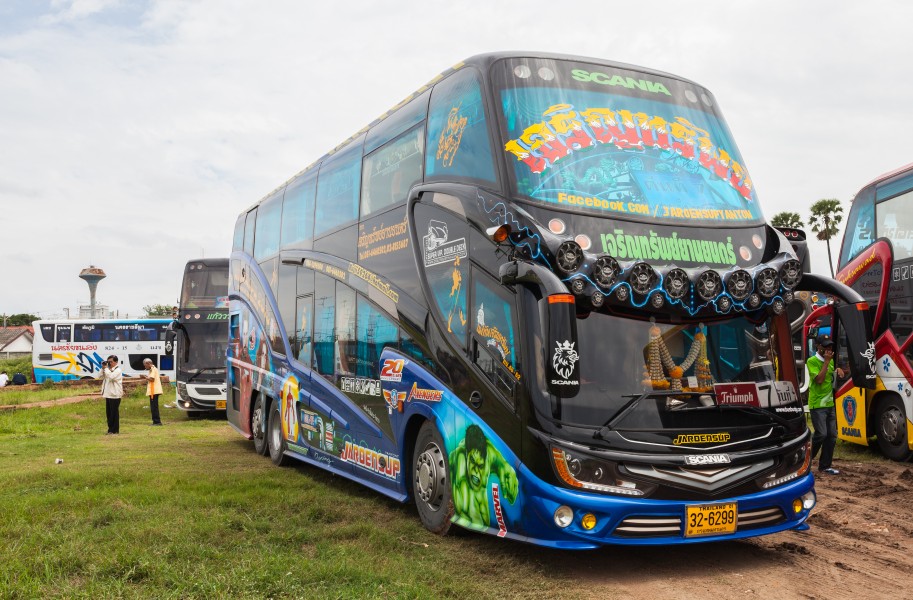Autobús, Ayutthaya, Tailandia, 2013-08-23, DD DD 01