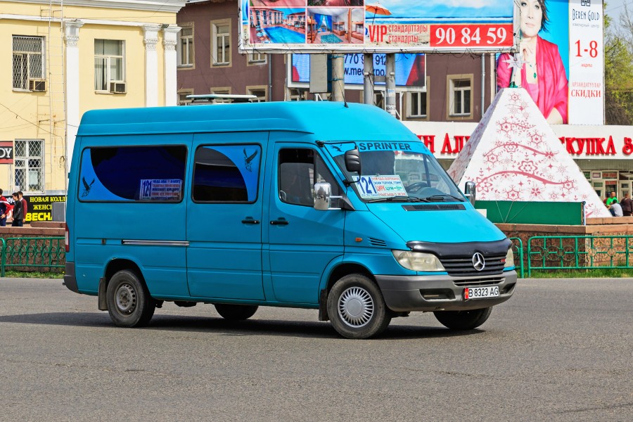 Bishkek 03-2016 img47 minibus at Chuy Prospekt