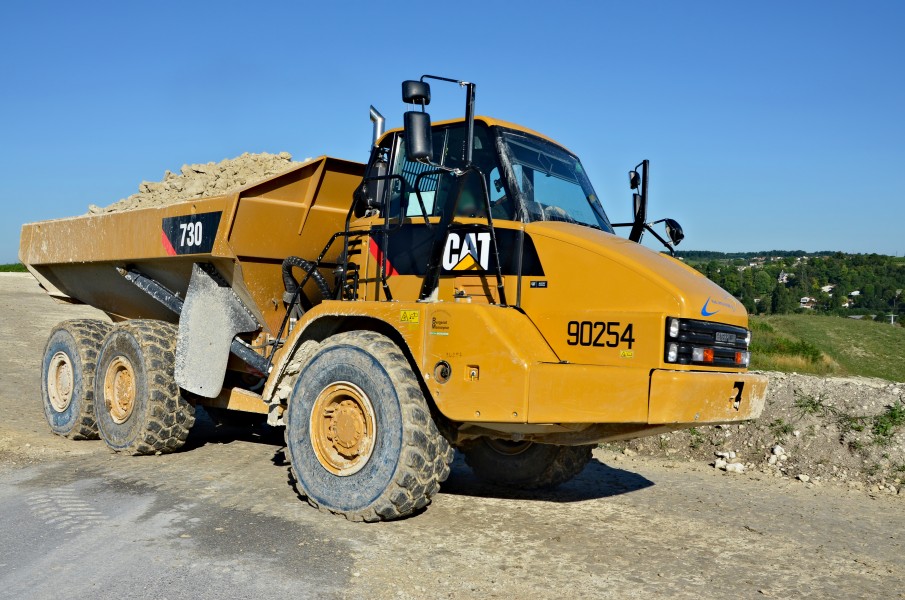 Blanzac 16 Tombereau Caterpillar 730 2013