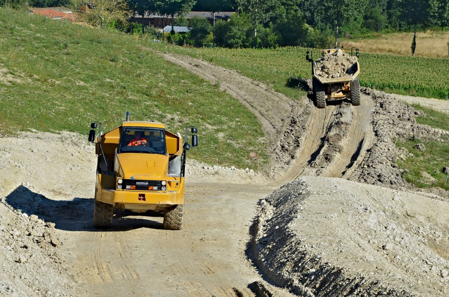 Blanzac 16 Tombereaux Caterpillar 730 2013