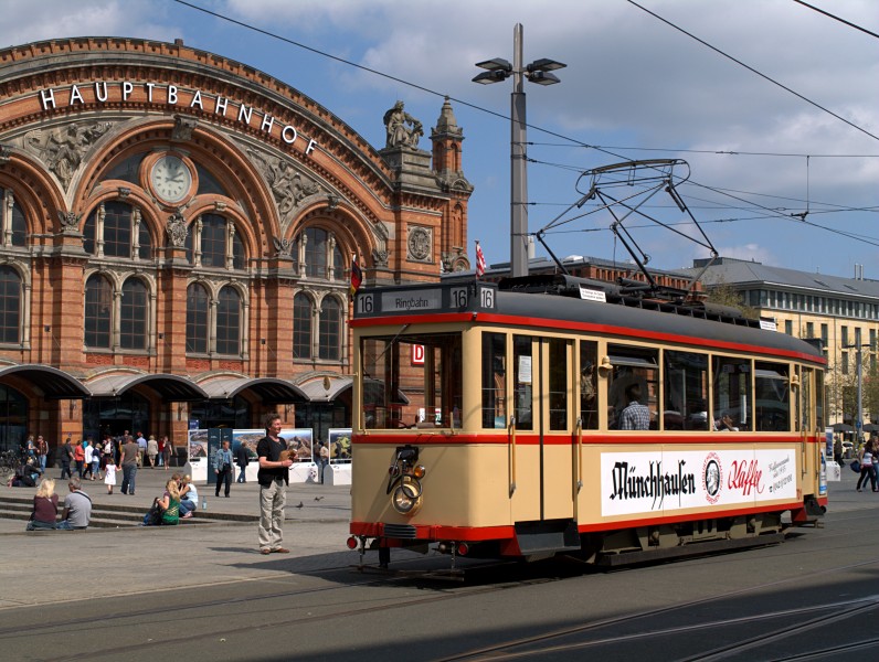 Bremen Hauptbahnhof mit Tw 701