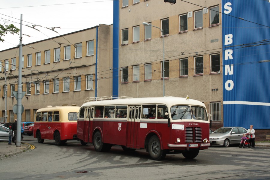 Brno, Husovice, Svitavská, BMUE 2012, Škoda 706 RO č. 22 a Karosa B 40 č. 48 (01)