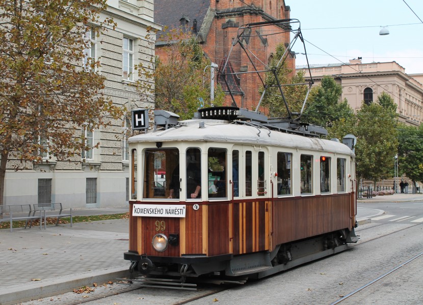Brno, Joštova, tramvaj č. 99 (2013-09-29; 01)
