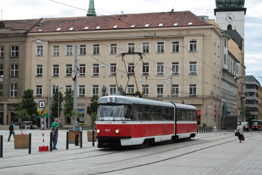 Brno, Moravské nám., zastávka Česká, Tatra K2 č. 1072 (01)