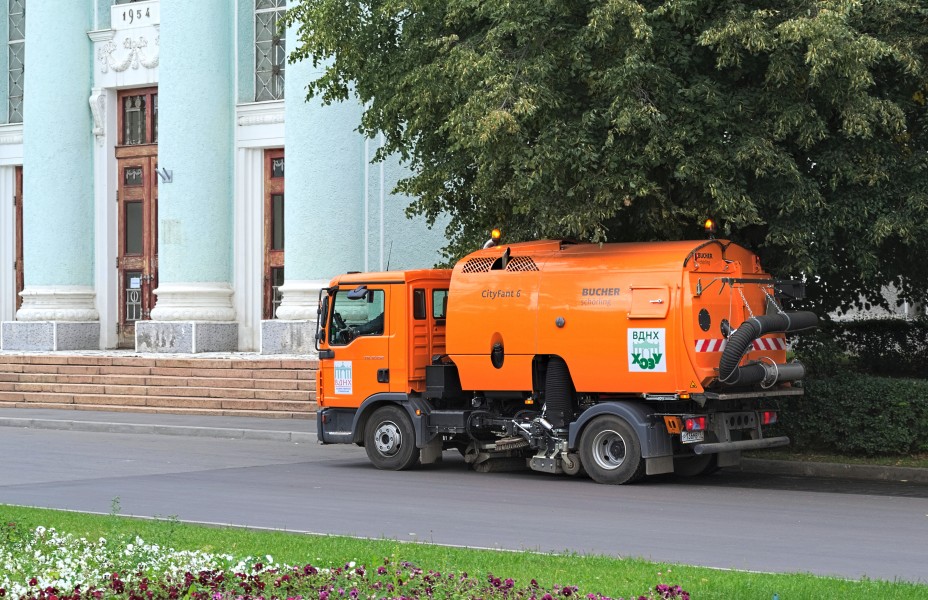 Bucher CityFant 6 based on MAN TGL 12 250 in VDNKh