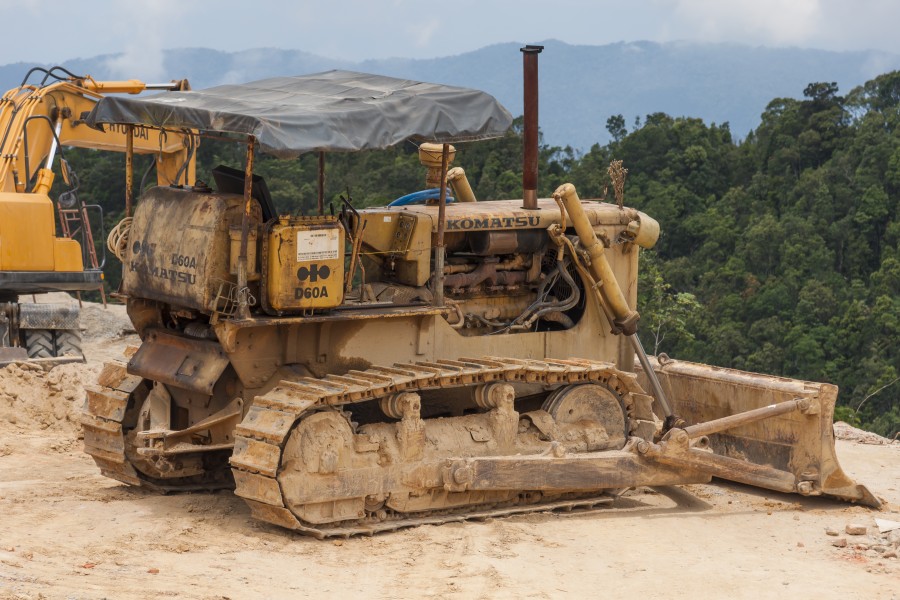 Da-Nang Vietnam KOMATSU-D60A-bulldozer-01