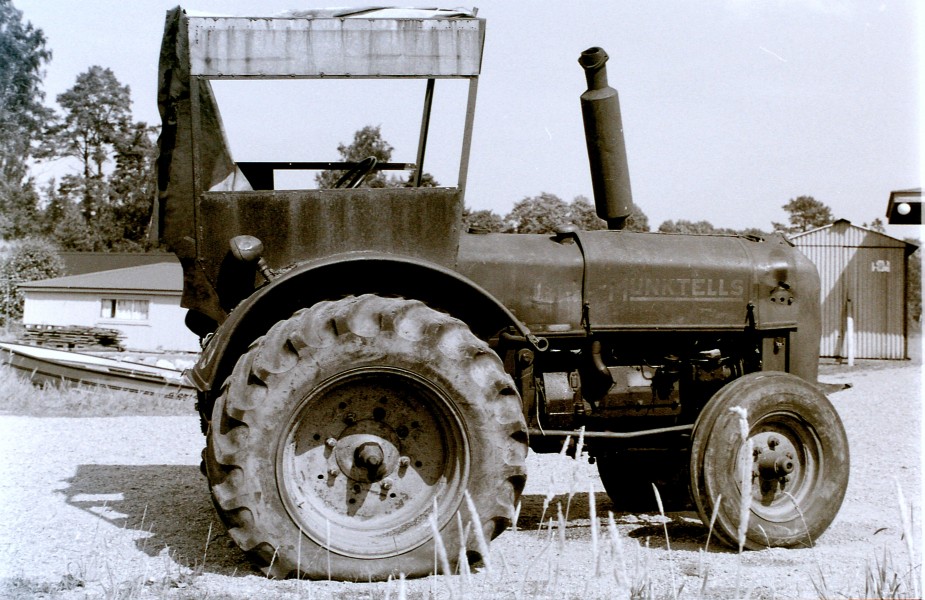 En traktor vid Sands brygga på Nämdö (1)