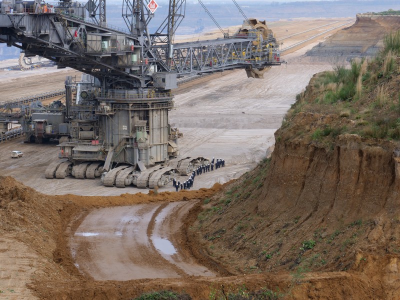 Ende Gelände November 2017 - Police in front of a bucket-wheel excavator