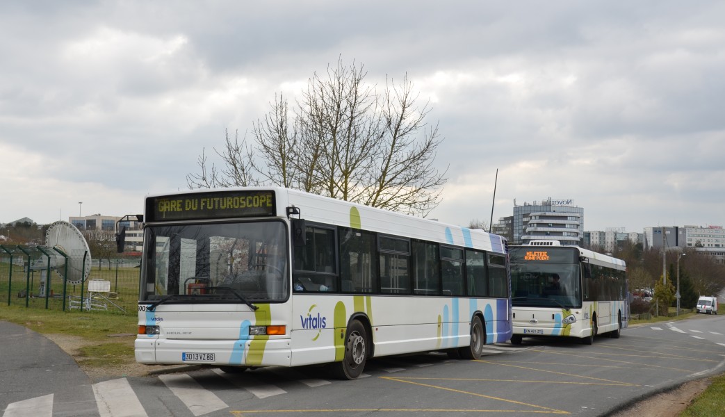 Heuliez GX 317 n°9001 + GX 327 n°237 VITALIS Futuroscope Lycée Pilote