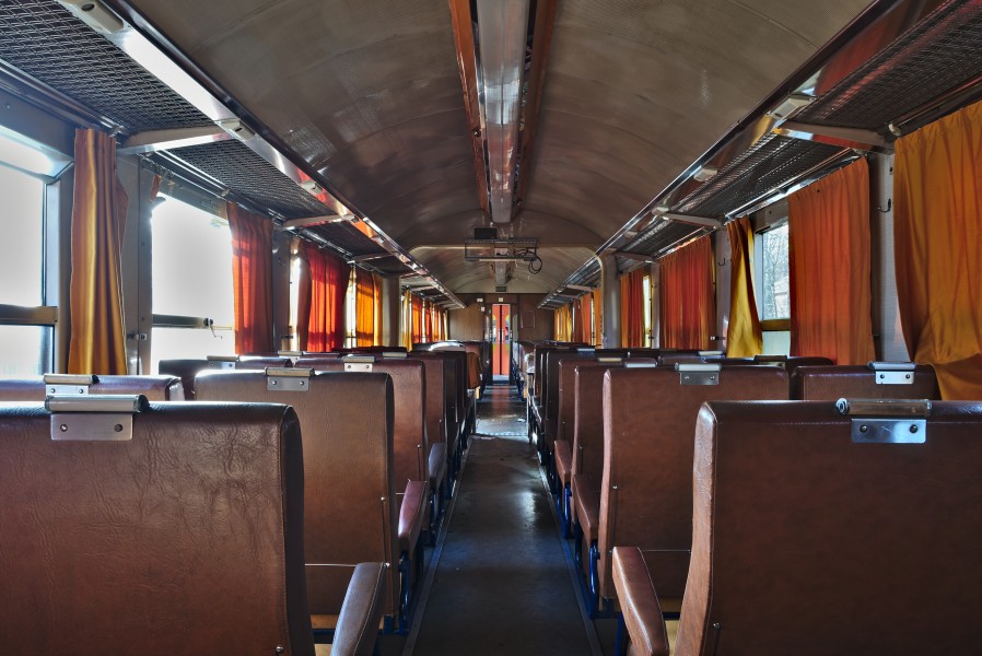Inside an abandoned carriage in As, Belgium (1973 ANF Frangeco Crespin Blanc-Misseron Nord France, DSCF3163-hdr)