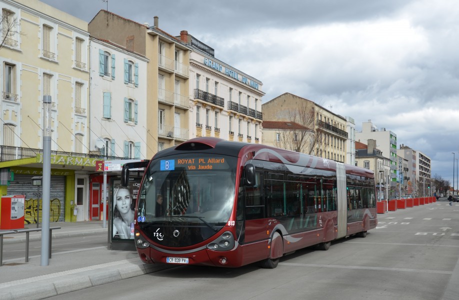 Irisbus Crealis Neo 18 n°813 T2C Gare SNCF