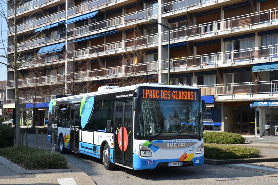Iveco Bus UrbanWay 12 n°39 SIBRA Gare Pôle d'échanges