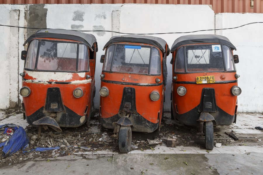 Jakarta Indonesia Abandoned-motor-rickshaws-in-Kota-Jakarta-01