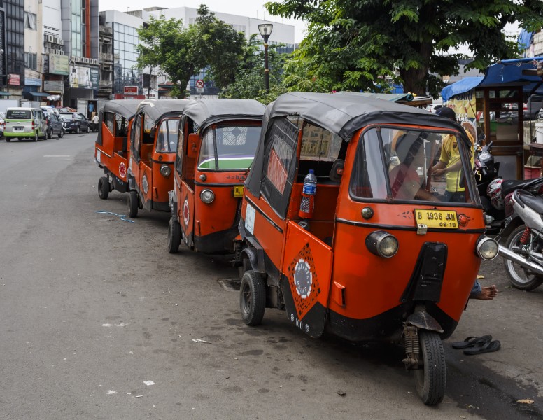 Jakarta Indonesia Bajaj-in-Glodok-01