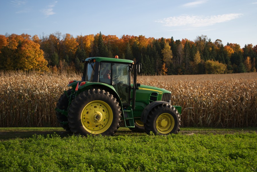 John Deere 7330 2