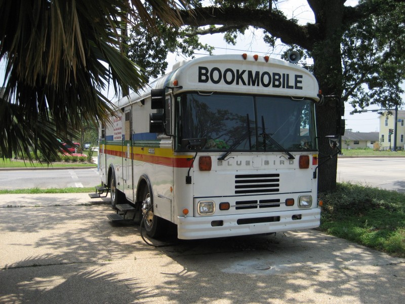 LakeviewLibraryMay07Bookmobile