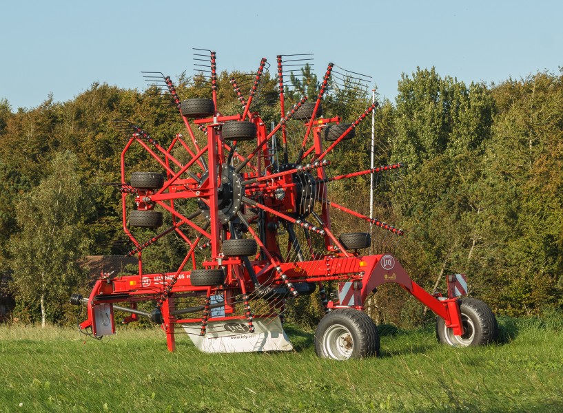 Lely 915 CD Vario Hibiscus hay rake 2014-09-19