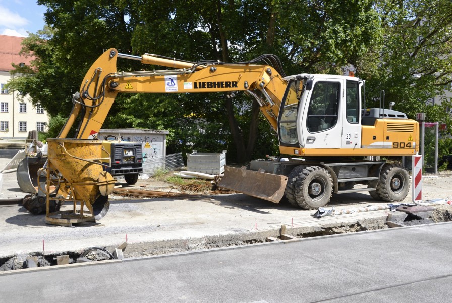Liebherr 904 excavator