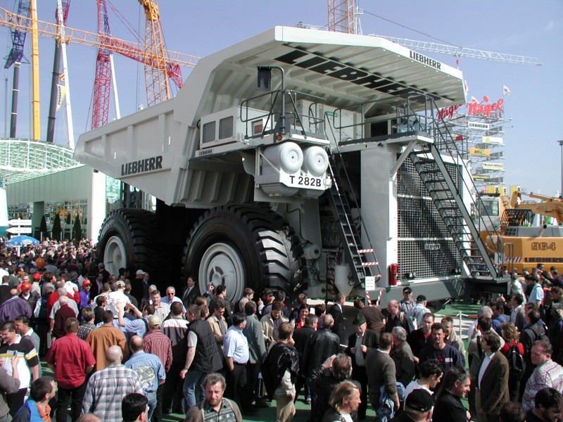 Liebherr Dumper front Bauma 2004