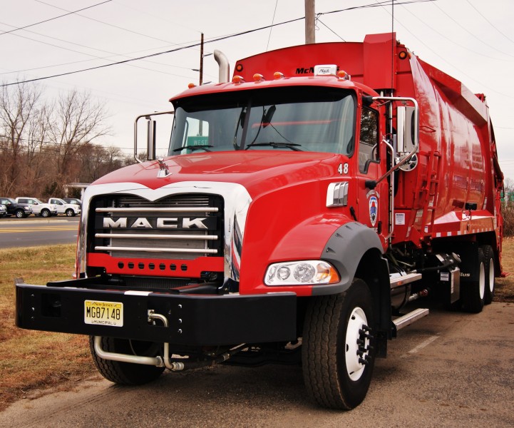 MACK GRANITE Refuse Truck