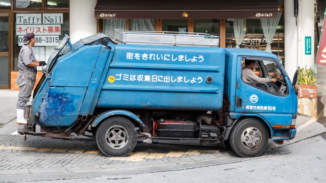 Naha Okinawa Japan Garbage-truck-01