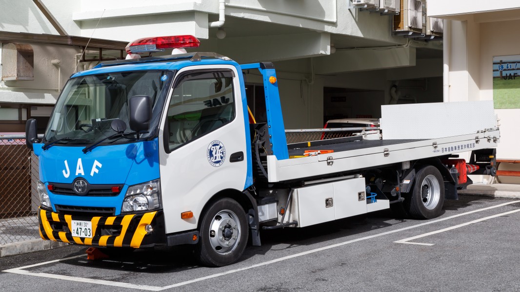 Naha Okinawa Japan JAF-Towing-car-01
