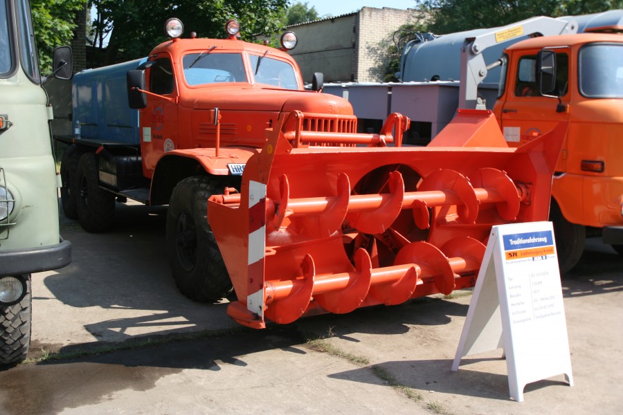 Ostblocktreffen Pütnitz 2010 - Schneefräse - Zil 157 D470