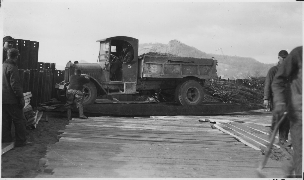 Photograph with caption 