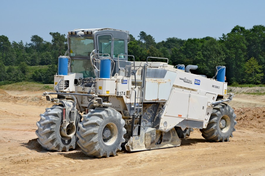 Poullignac 16-Travaux LGV Stabilisatrice de sol 2013