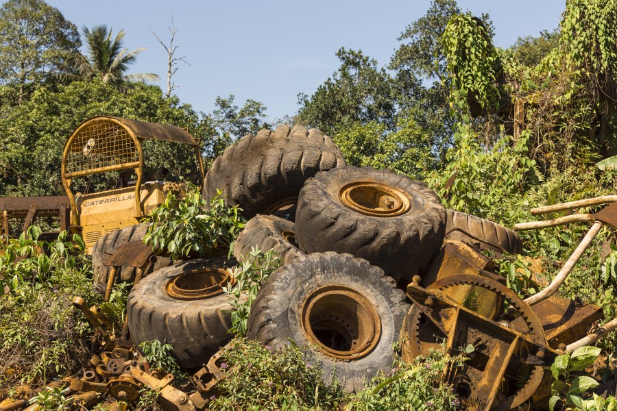 Sandakan Sabah Construction-machines-scrapyard-01