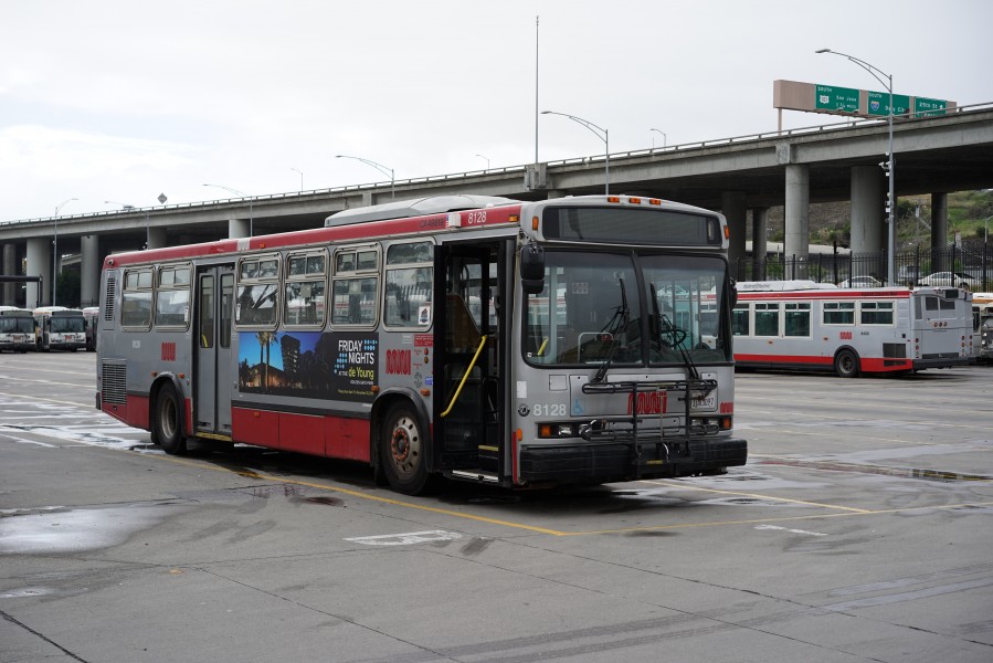 SF MUNI 8128 Neoplan